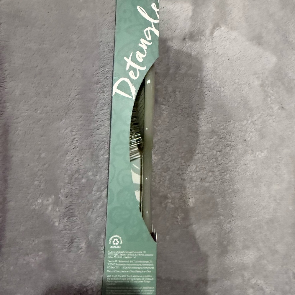 Wet Brush Original Detangler - Olive Green - Picture 4 of 5